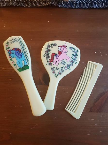 File:G1 brush, comb and mirror set.jpg