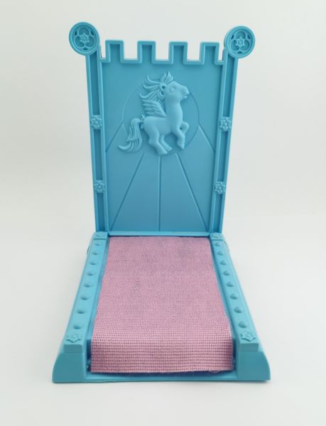 File:Euro Dream Castle Blue Throne with Blanket.jpg