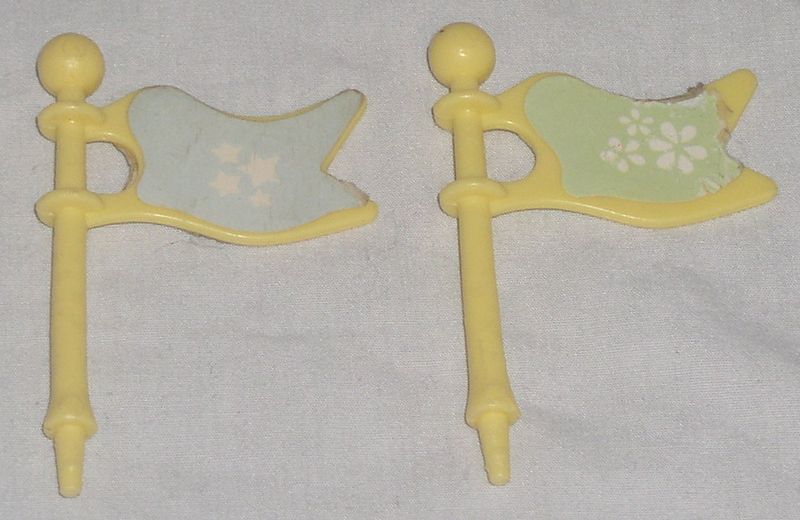 File:Yellow flags.JPG