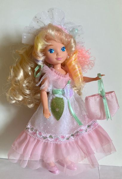 File:LLL Garden Party Gown photo credit Juliette Ponei.jpg