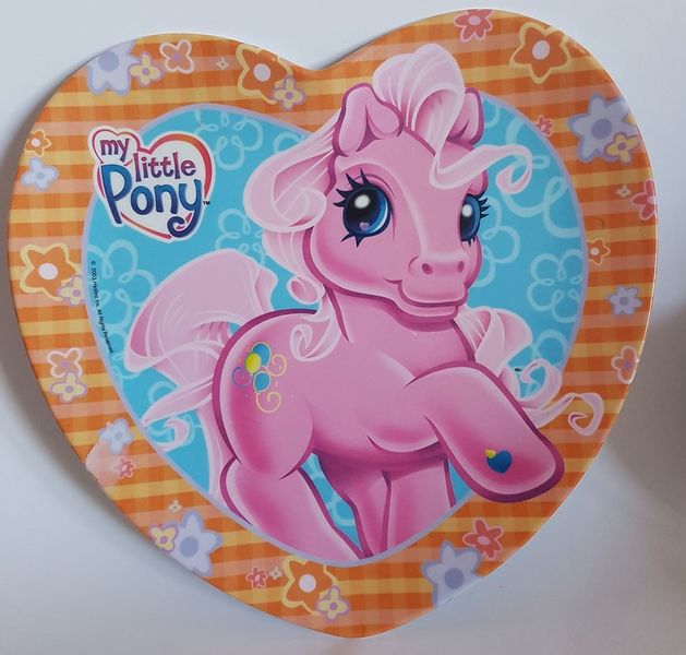 File:G3 pinkie pie heart-shaped plate.jpg