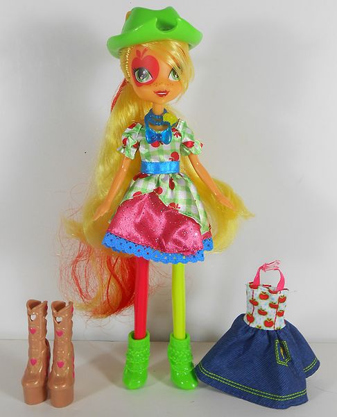 File:Applejack RR Dress Up 1.jpg
