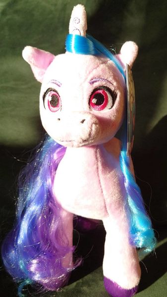 File:Izzy 02 Famosa Softies plush 2021 Photo credit Gaultier100.jpg