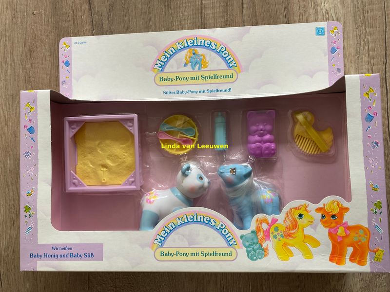 File:Baby stripes and nectar A (1).jpg