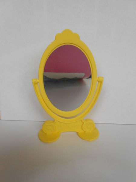 File:Yellow oval standing mirror.JPG